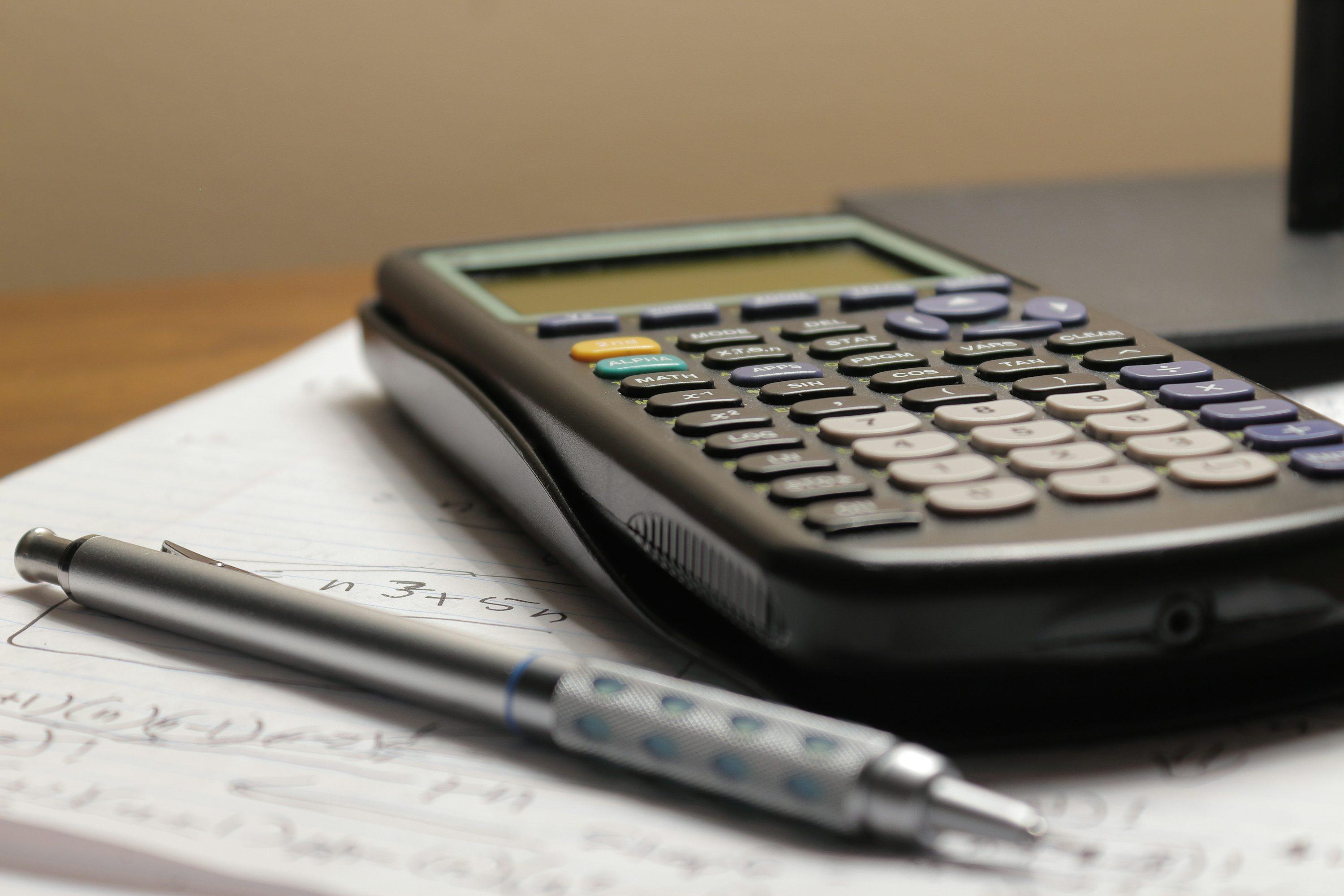 Kalkulator i notatki z matematyki przy rozwiązywaniu arkusza maturalnego